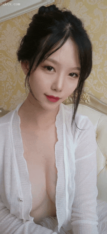 抖娘利世 自拍福利vlog 超级透视衣料 露奶晕露唇视频福利合集[6.98G/241V+239P/夸克]-1.gif