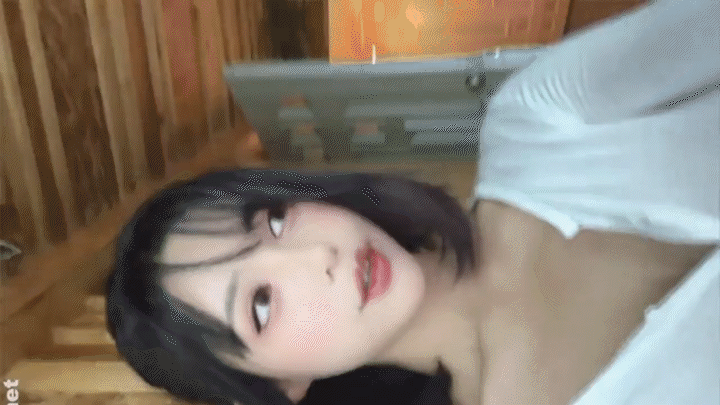 非常不错的嫩妹，极品身材雪白肌肤蜜桃雪白奶子水嫩诱惑上身姿诱惑高颜值可爱小姐姐 细腰美臀又纯又欲小闷骚型身材一级棒的小母狗-4.gif