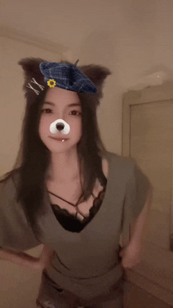 NTR绿帽情侣[乖乖]让狗狗拿着手机录下自己的骚b被主人扣喷，操屁眼 b都能喷水的婊子狗狗[63V＋78P/1.46GB/夸克]-6.gif